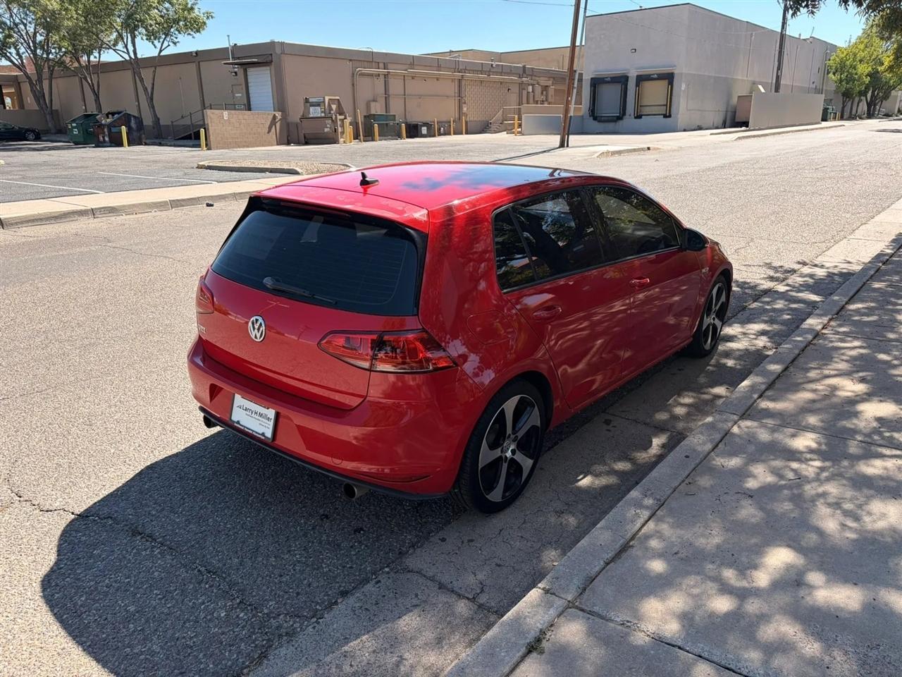 Volkswagen Golf GTI S 6A 4-Door 2017