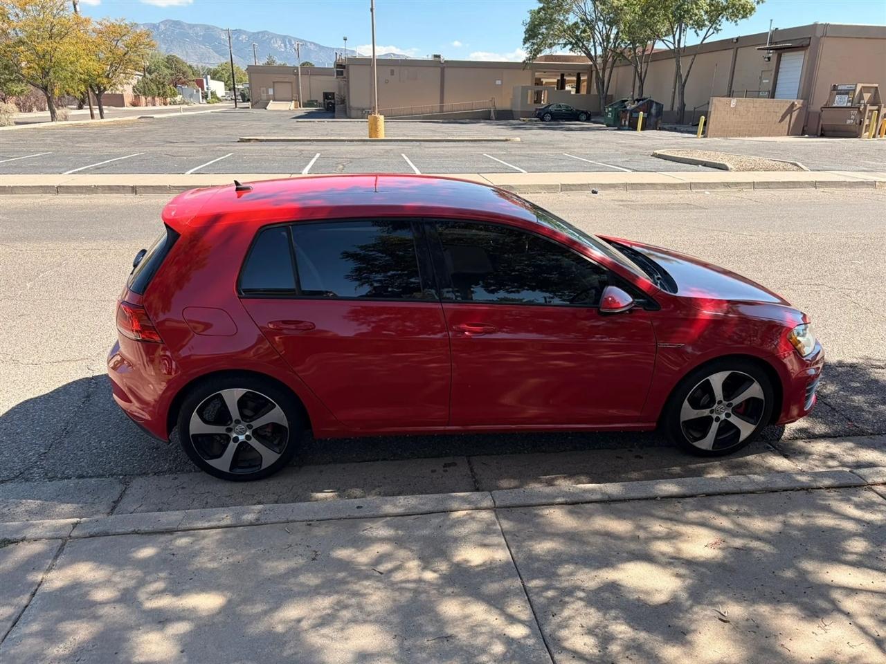 Volkswagen Golf GTI S 6A 4-Door 2017