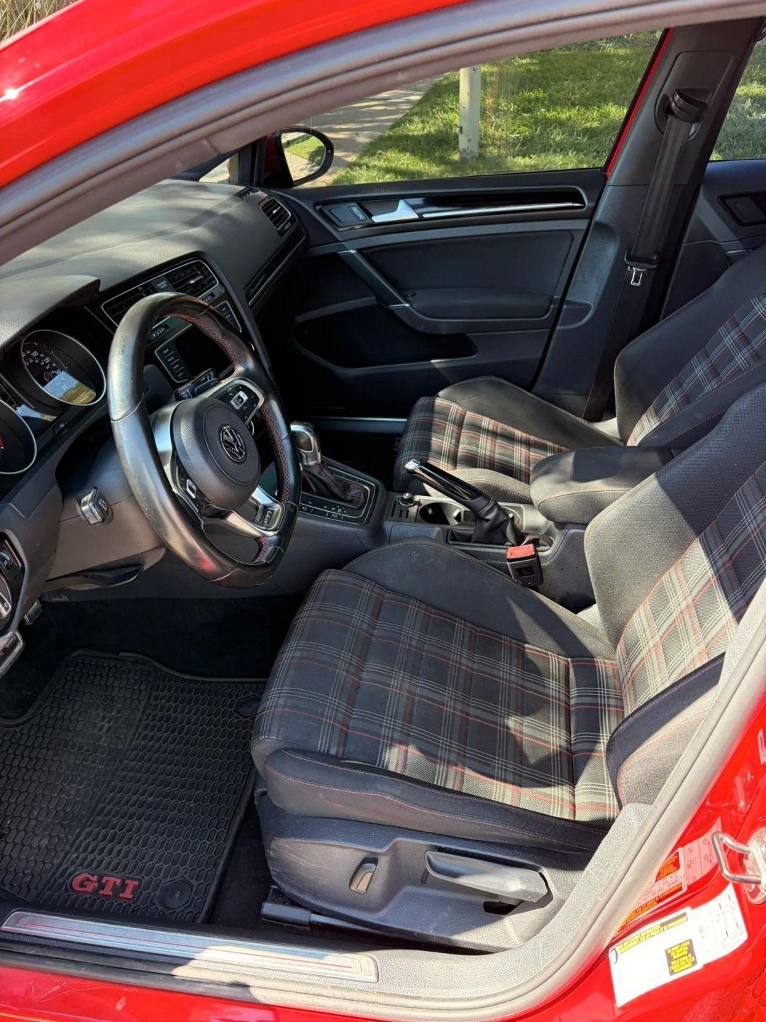 Volkswagen Golf GTI S 6A 4-Door 2017