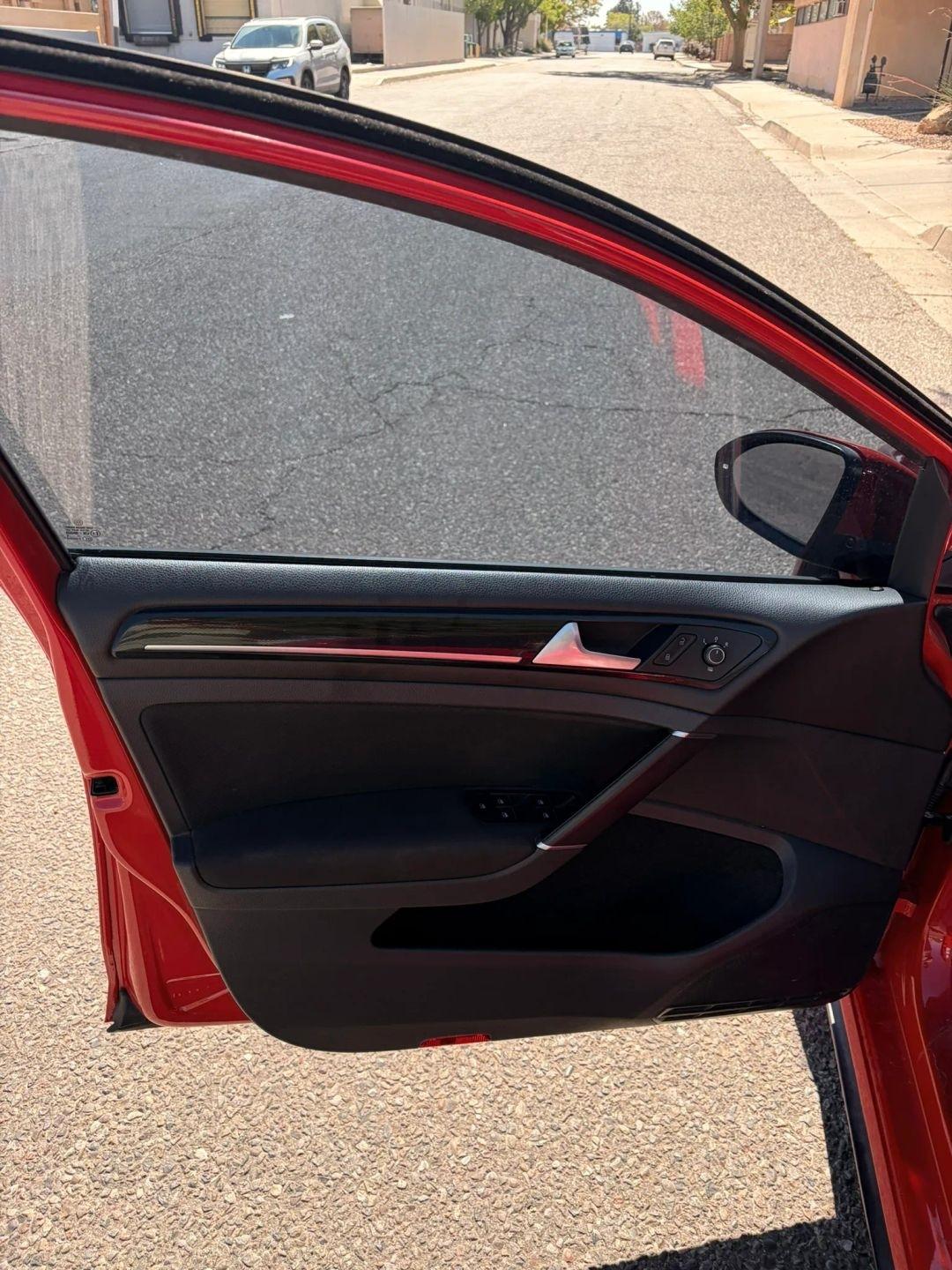 Volkswagen Golf GTI S 6A 4-Door 2017