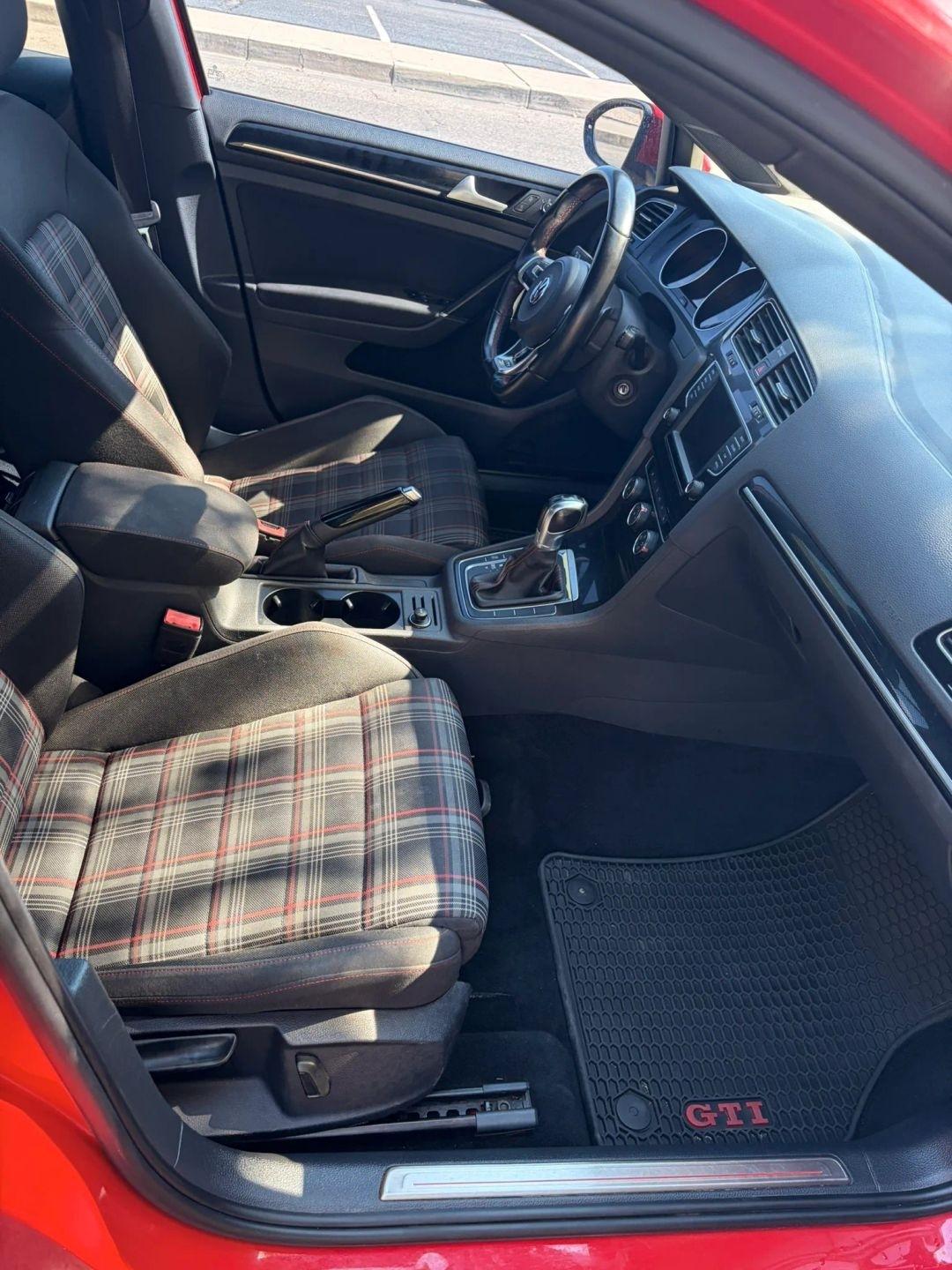 Volkswagen Golf GTI S 6A 4-Door 2017