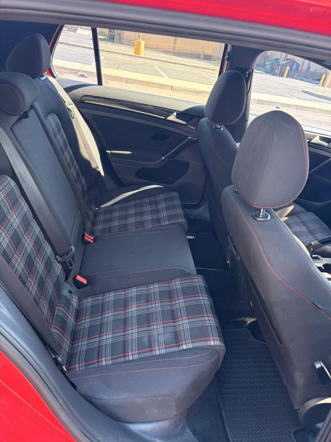 Volkswagen Golf GTI S 6A 4-Door 2017