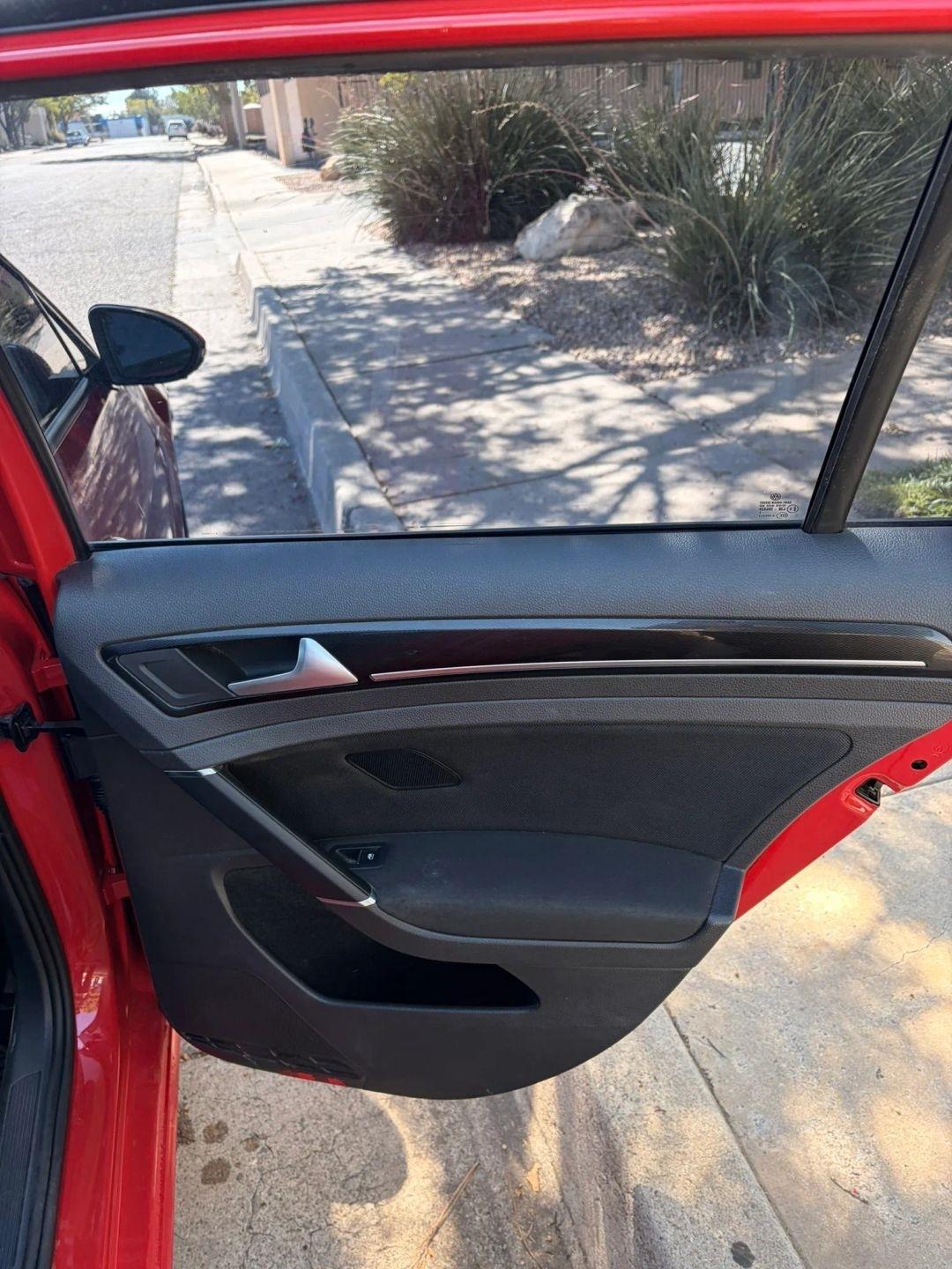 Volkswagen Golf GTI S 6A 4-Door 2017
