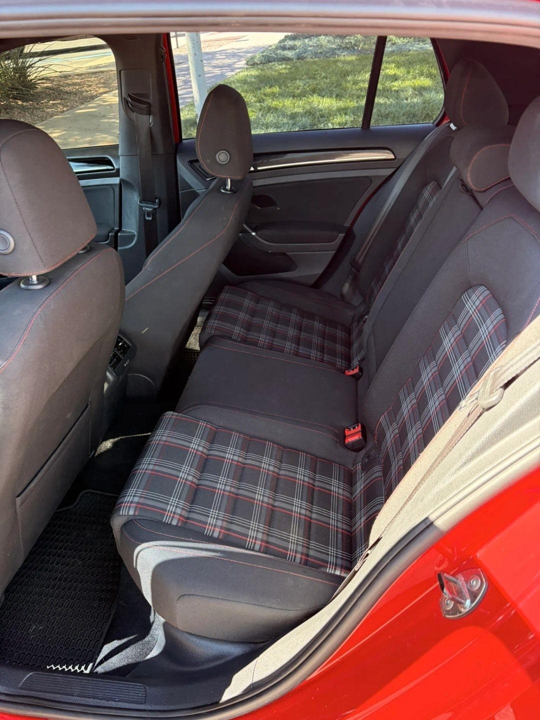 Volkswagen Golf GTI S 6A 4-Door 2017