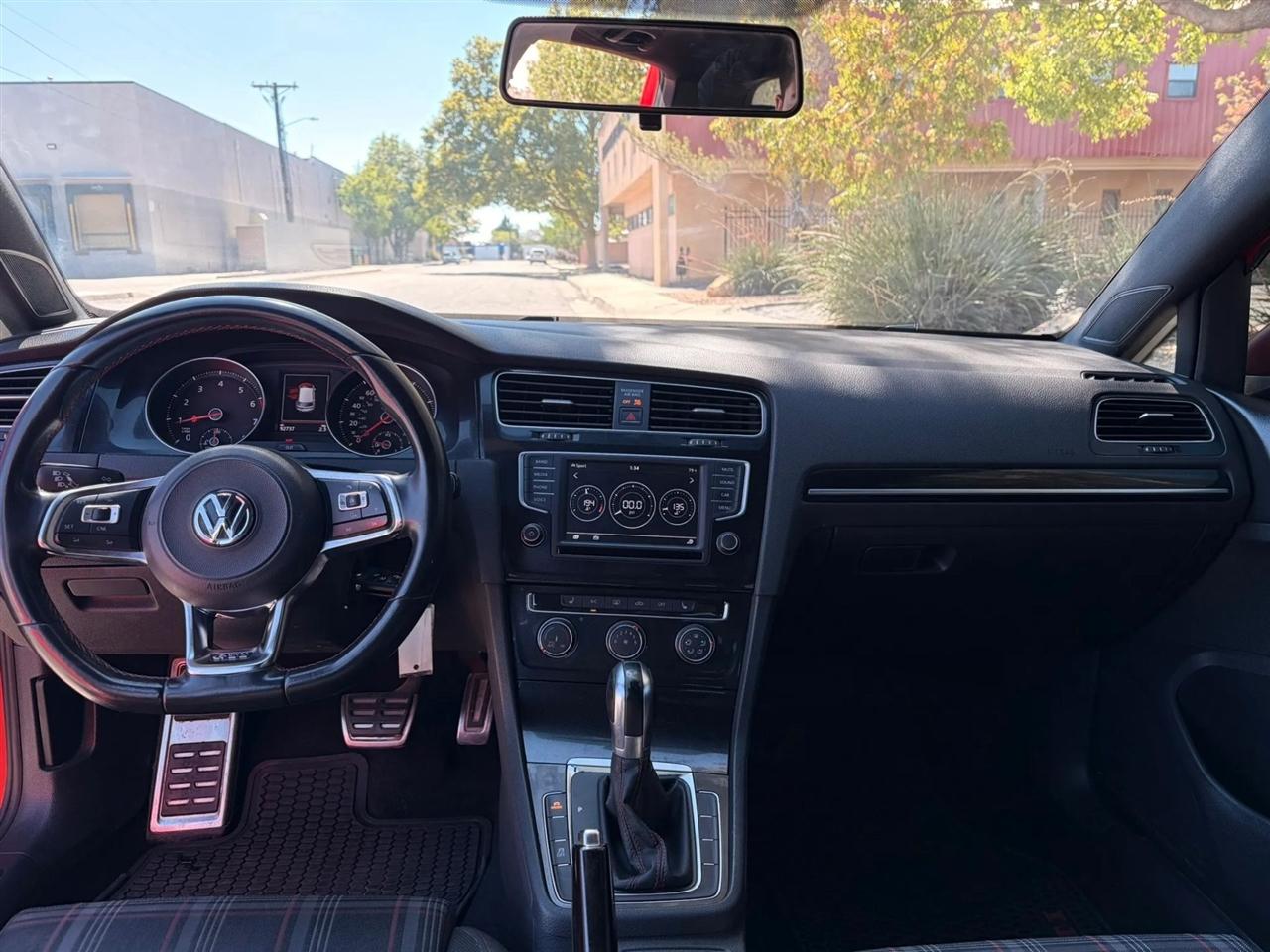 Volkswagen Golf GTI S 6A 4-Door 2017