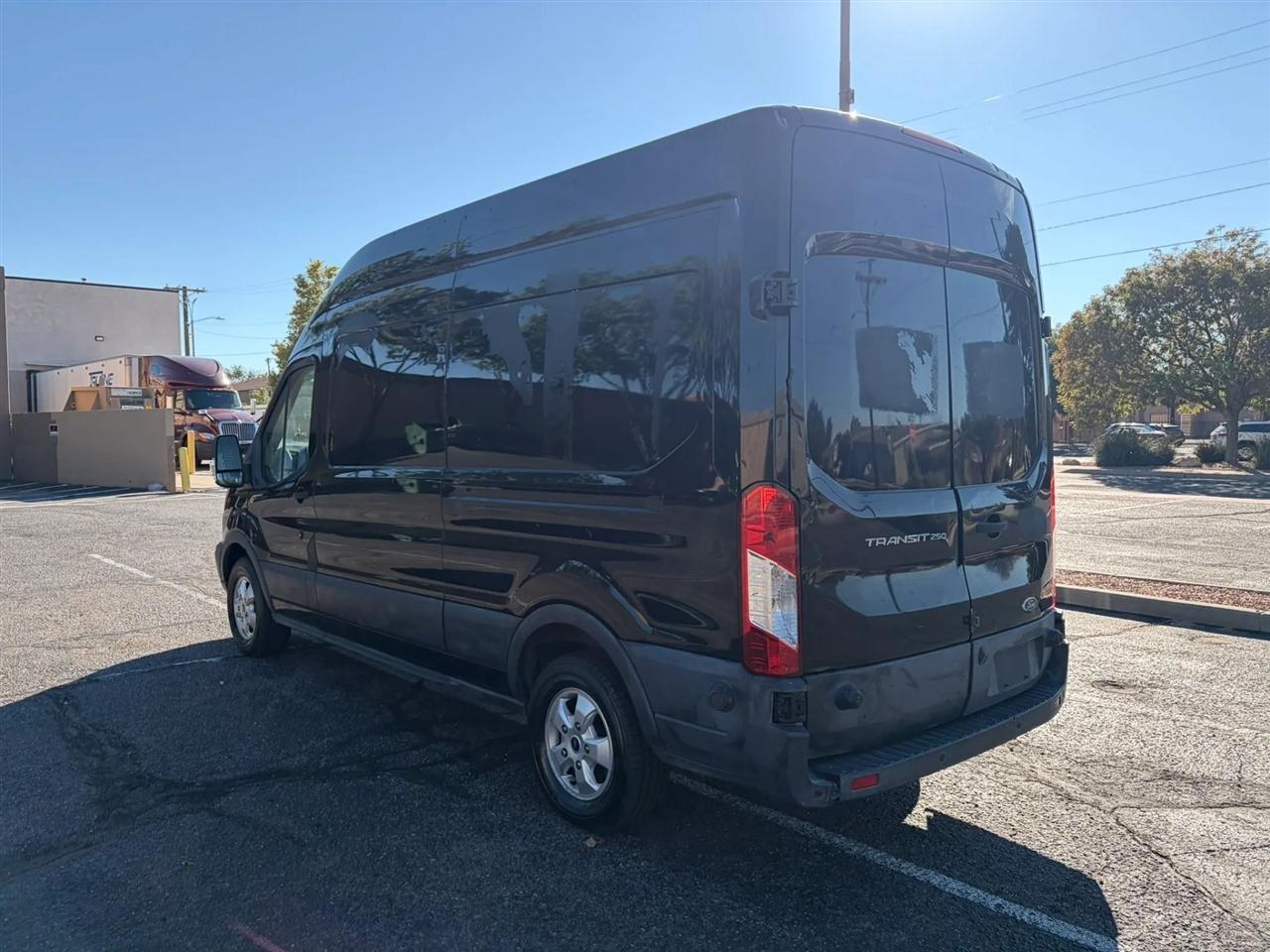 Ford Transit 250 Van High Roof w/Sliding Pass. 148-in. WB 2017
