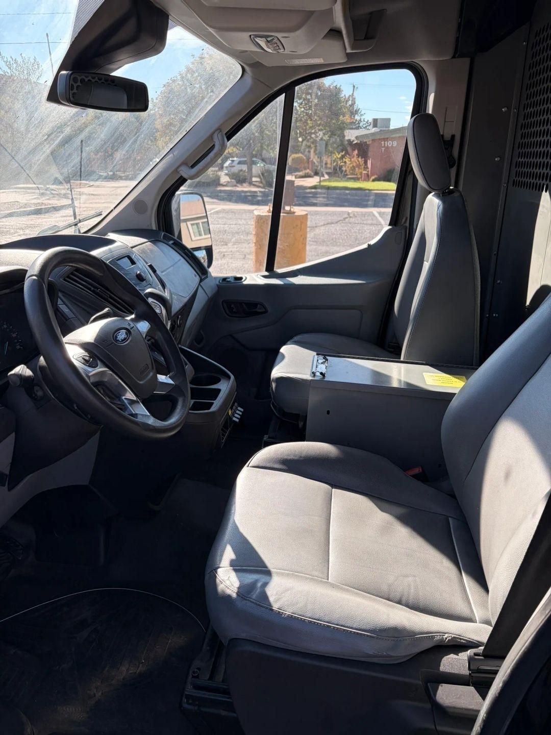 Ford Transit 250 Van High Roof w/Sliding Pass. 148-in. WB 2017