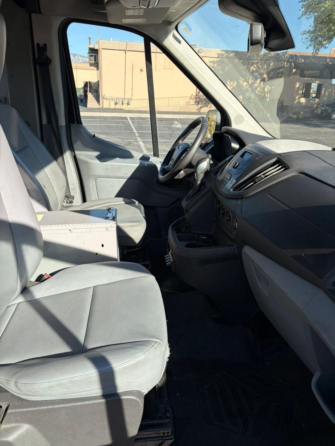 Ford Transit 250 Van High Roof w/Sliding Pass. 148-in. WB 2017