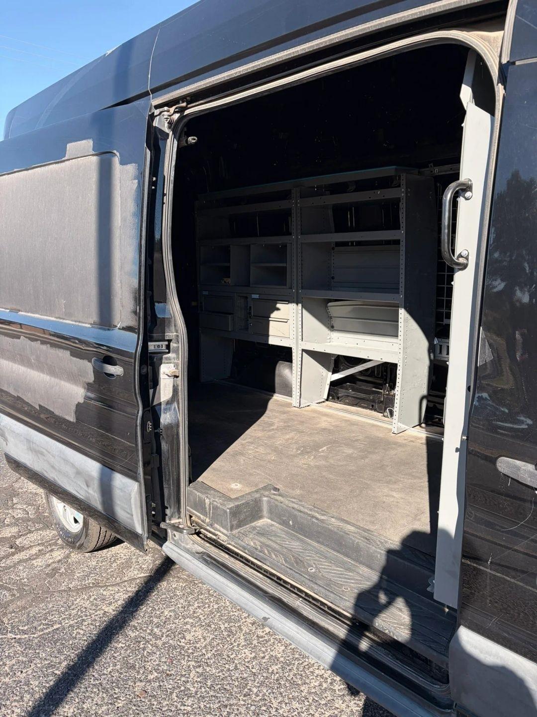 Ford Transit 250 Van High Roof w/Sliding Pass. 148-in. WB 2017