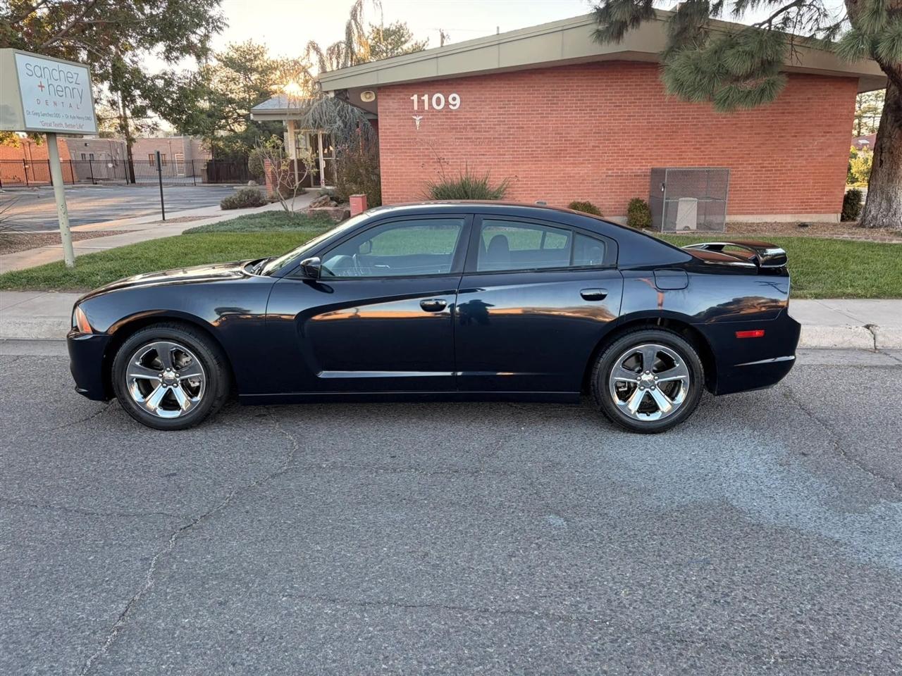 Dodge Charger SE 2012
