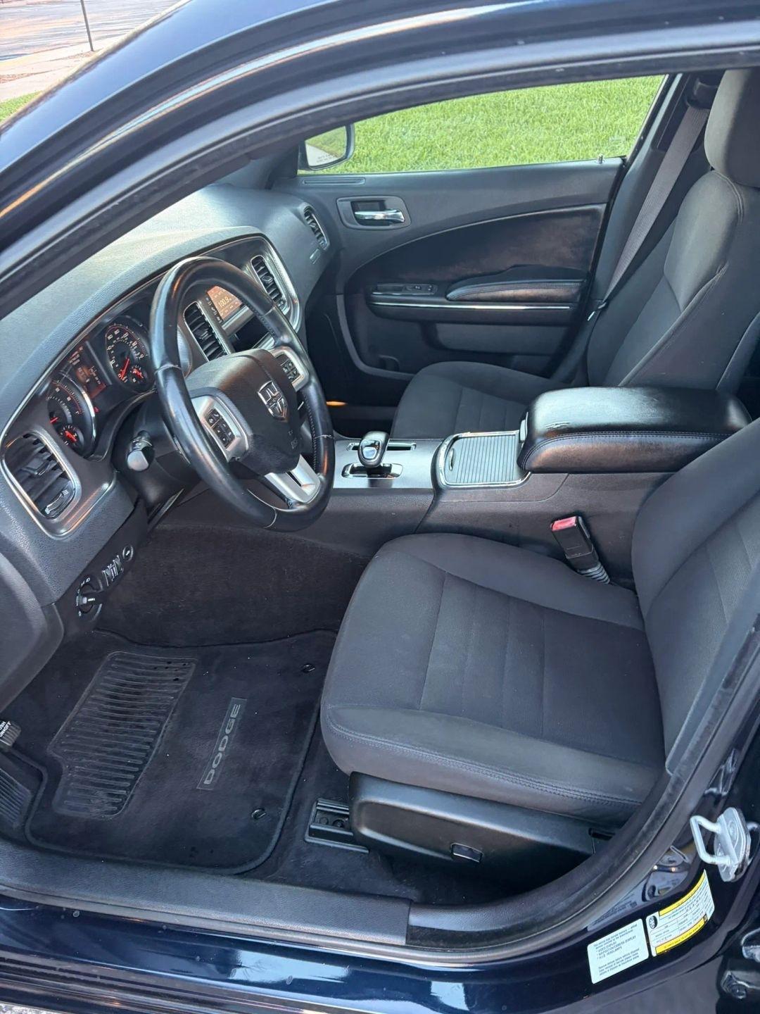 Dodge Charger SE 2012