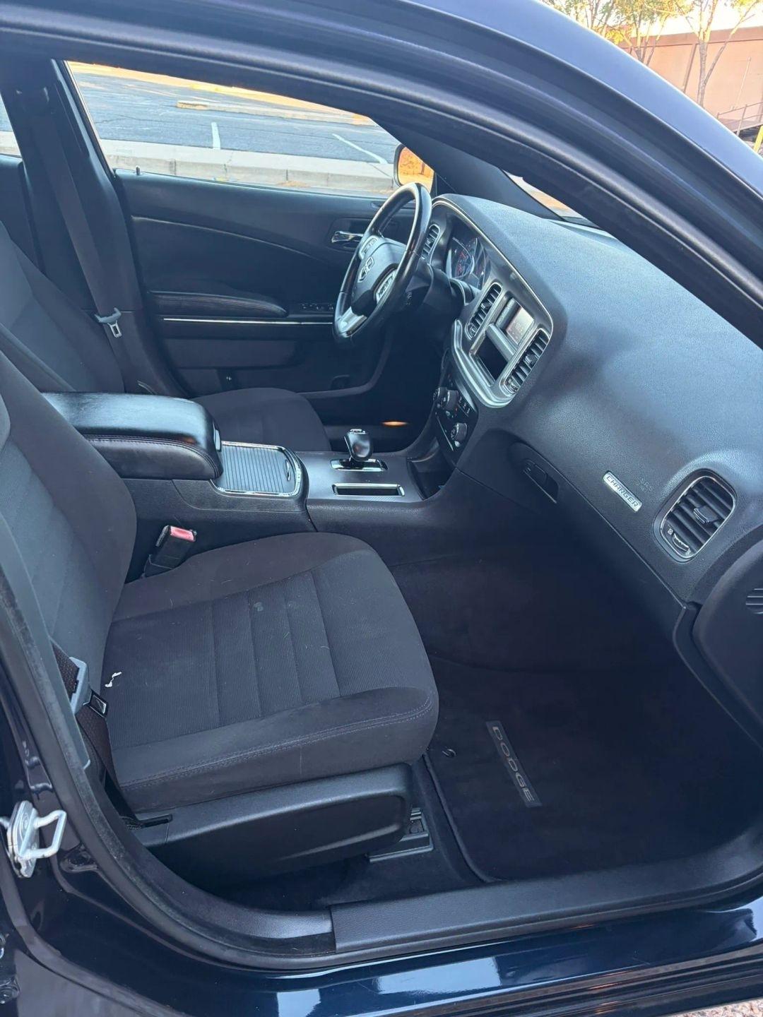 Dodge Charger SE 2012