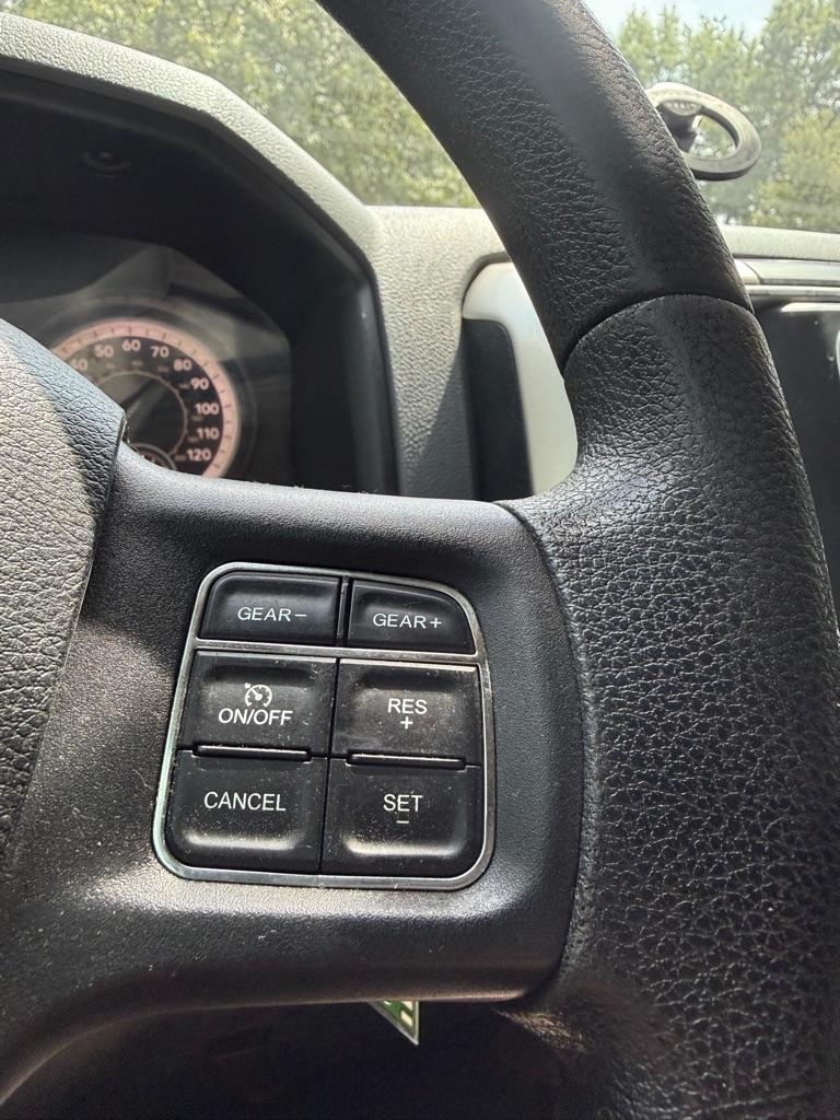 RAM 1500 SLT Quad Cab 4WD 2017