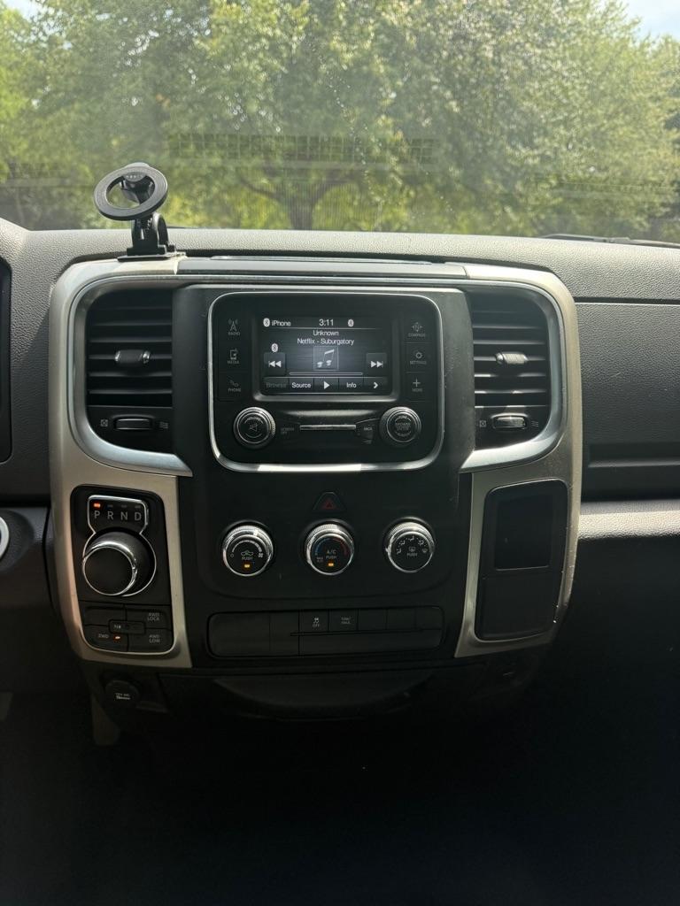 RAM 1500 SLT Quad Cab 4WD 2017