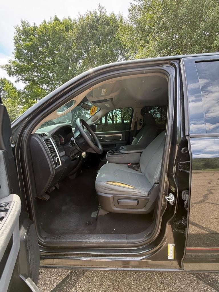 RAM 1500 SLT Quad Cab 4WD 2017