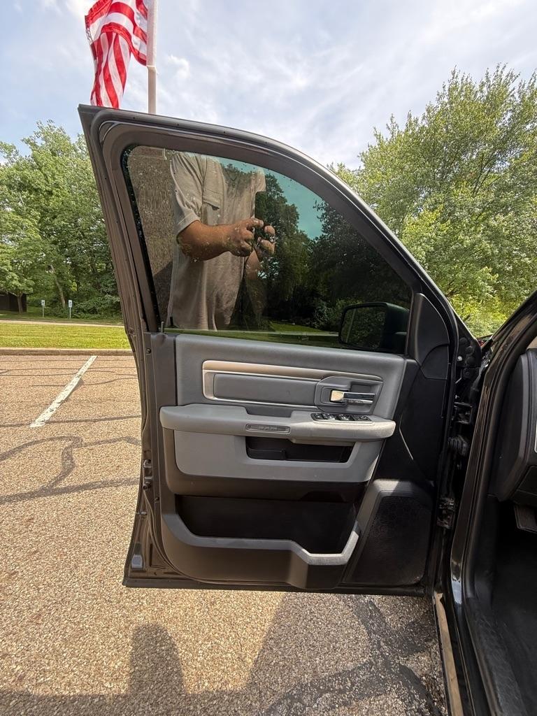 RAM 1500 SLT Quad Cab 4WD 2017
