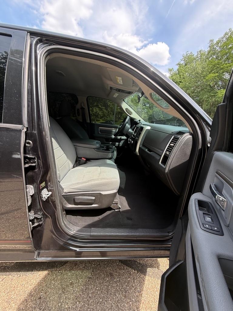 RAM 1500 SLT Quad Cab 4WD 2017