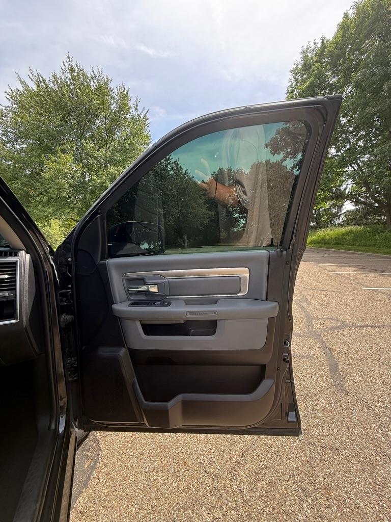 RAM 1500 SLT Quad Cab 4WD 2017