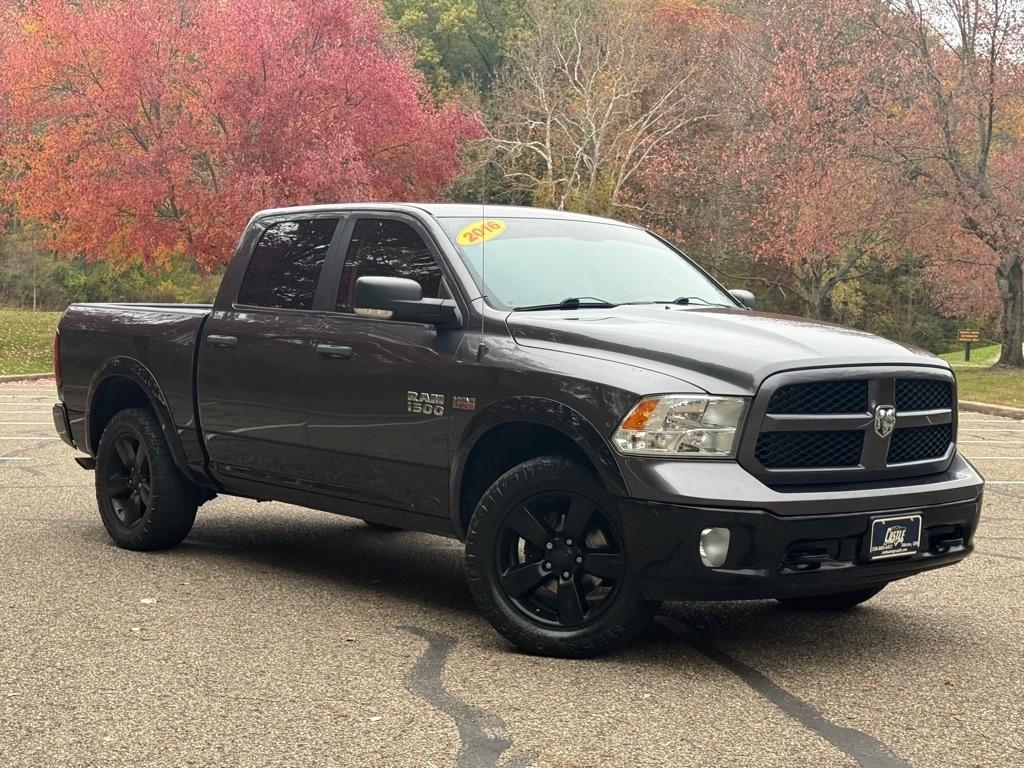 RAM 1500 SLT Crew Cab SWB 4WD 2016