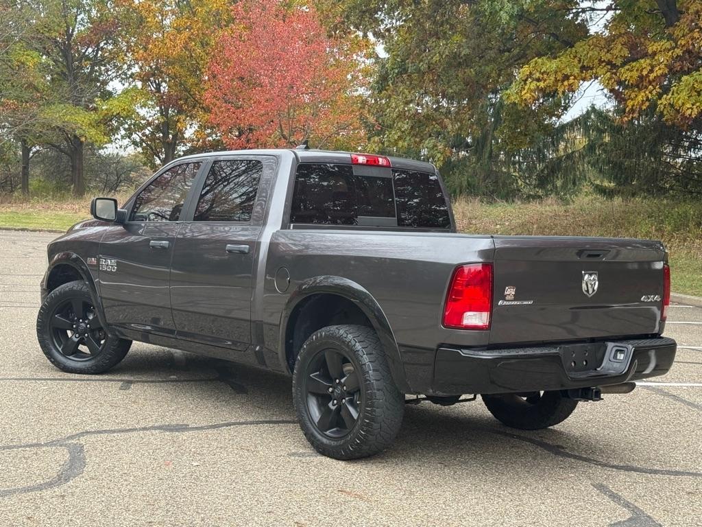 RAM 1500 SLT Crew Cab SWB 4WD 2016