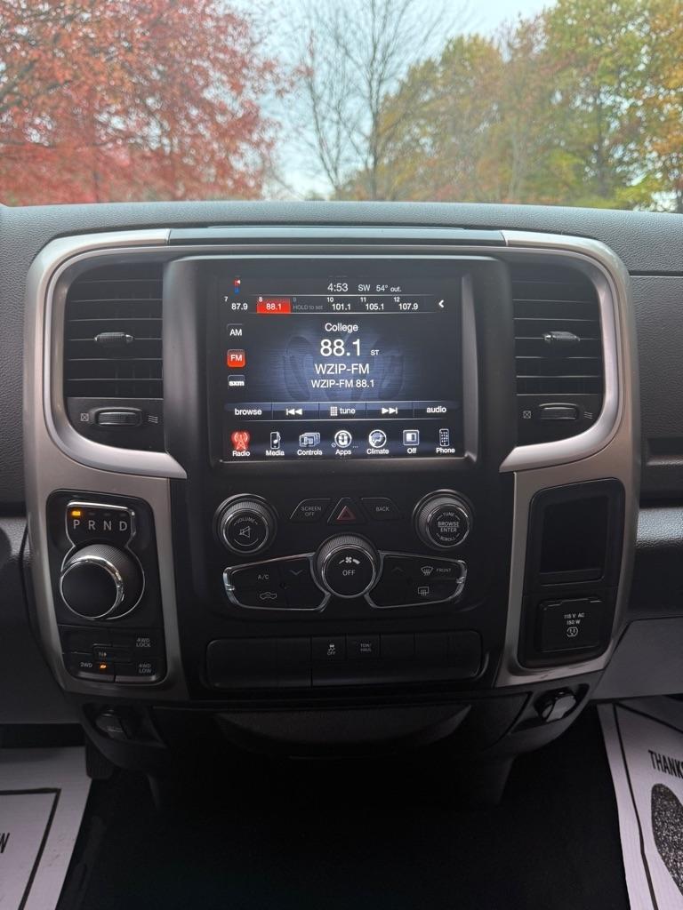 RAM 1500 SLT Crew Cab SWB 4WD 2016