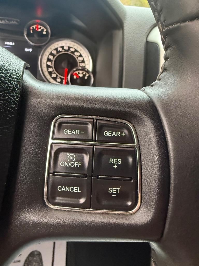 RAM 1500 SLT Crew Cab SWB 4WD 2016