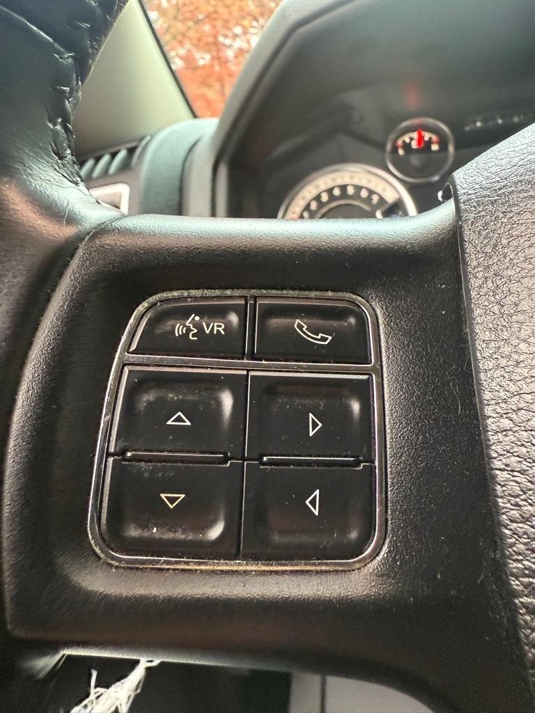 RAM 1500 SLT Crew Cab SWB 4WD 2016