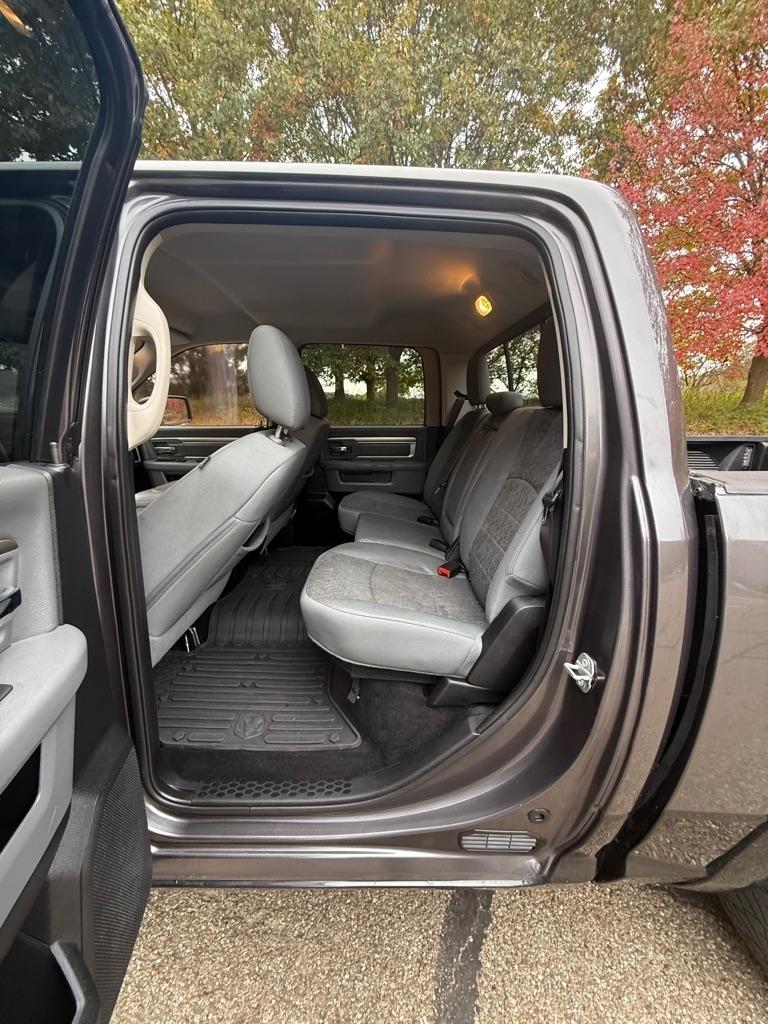RAM 1500 SLT Crew Cab SWB 4WD 2016