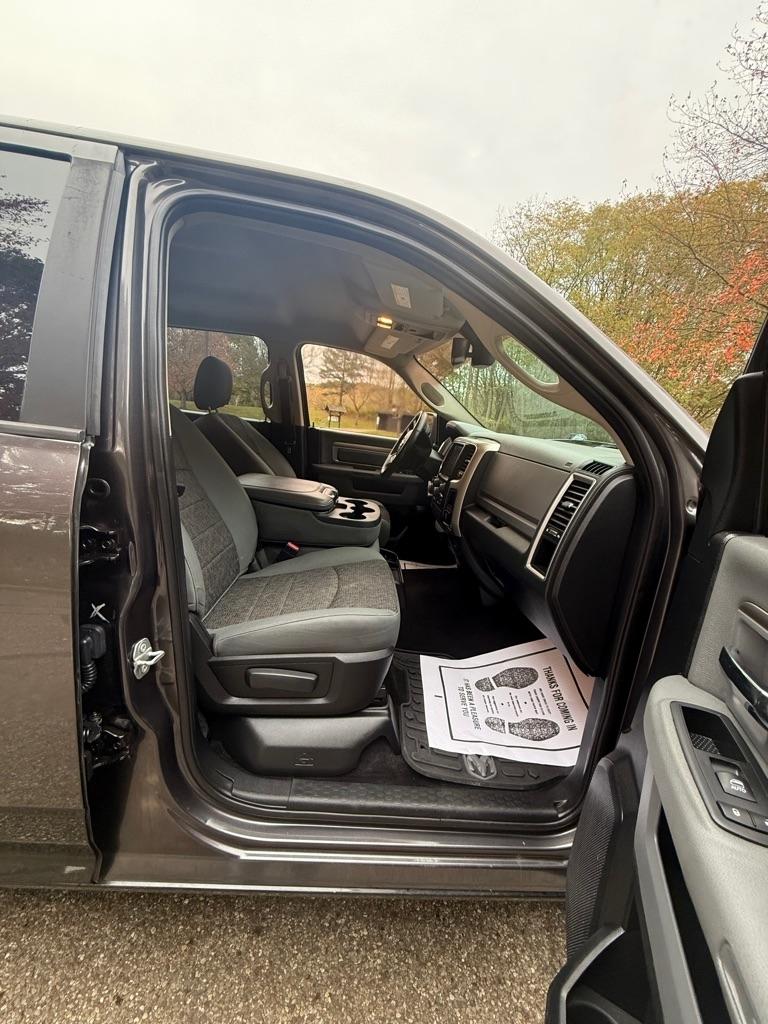 RAM 1500 SLT Crew Cab SWB 4WD 2016