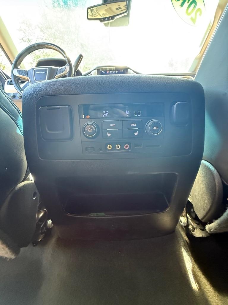 GMC Yukon Denali 4WD 2015