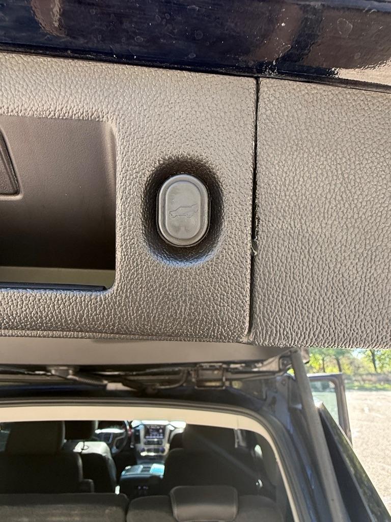 GMC Yukon Denali 4WD 2015