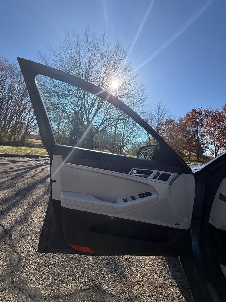 Hyundai Genesis 3.8L 2015