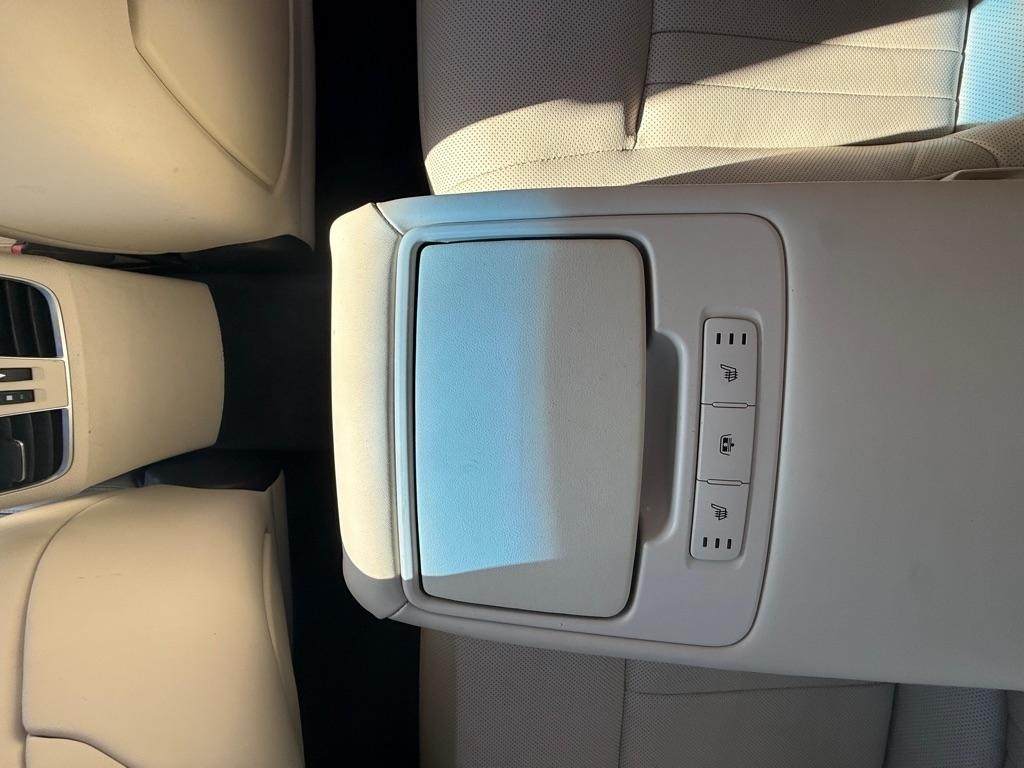Hyundai Genesis 3.8L 2015