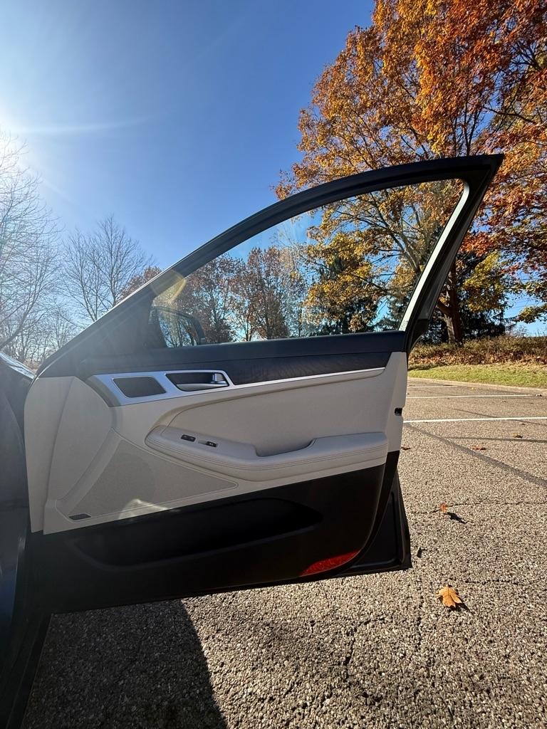 Hyundai Genesis 3.8L 2015