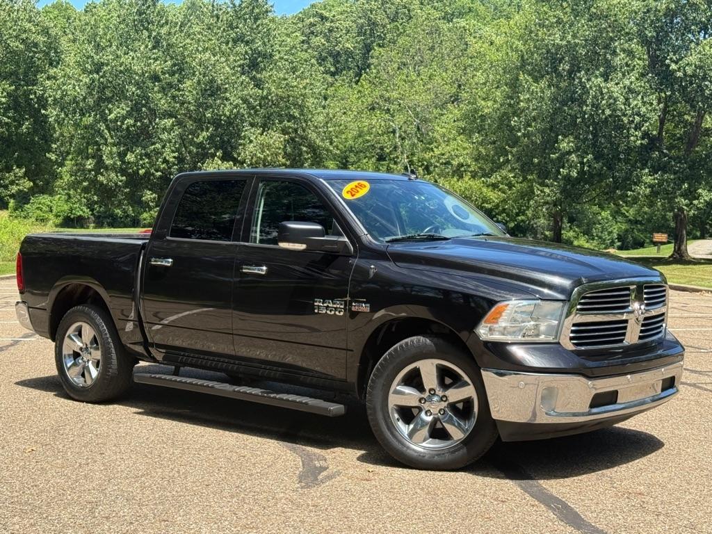 RAM 1500 SLT Crew Cab SWB 4WD 2016