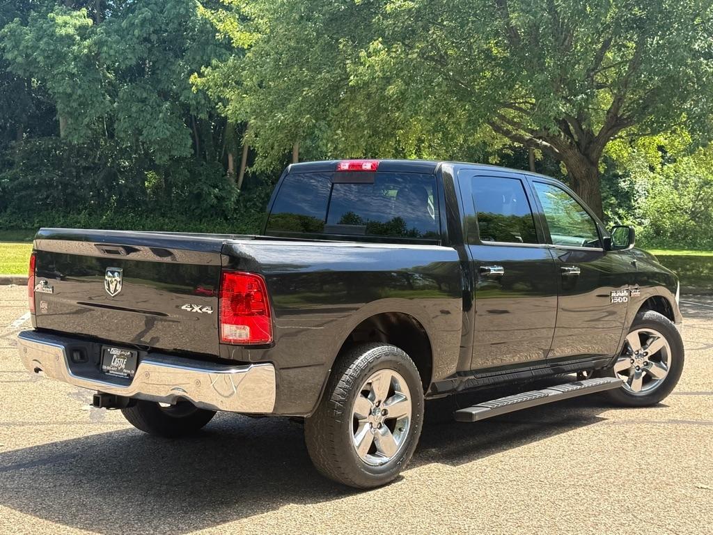 RAM 1500 SLT Crew Cab SWB 4WD 2016