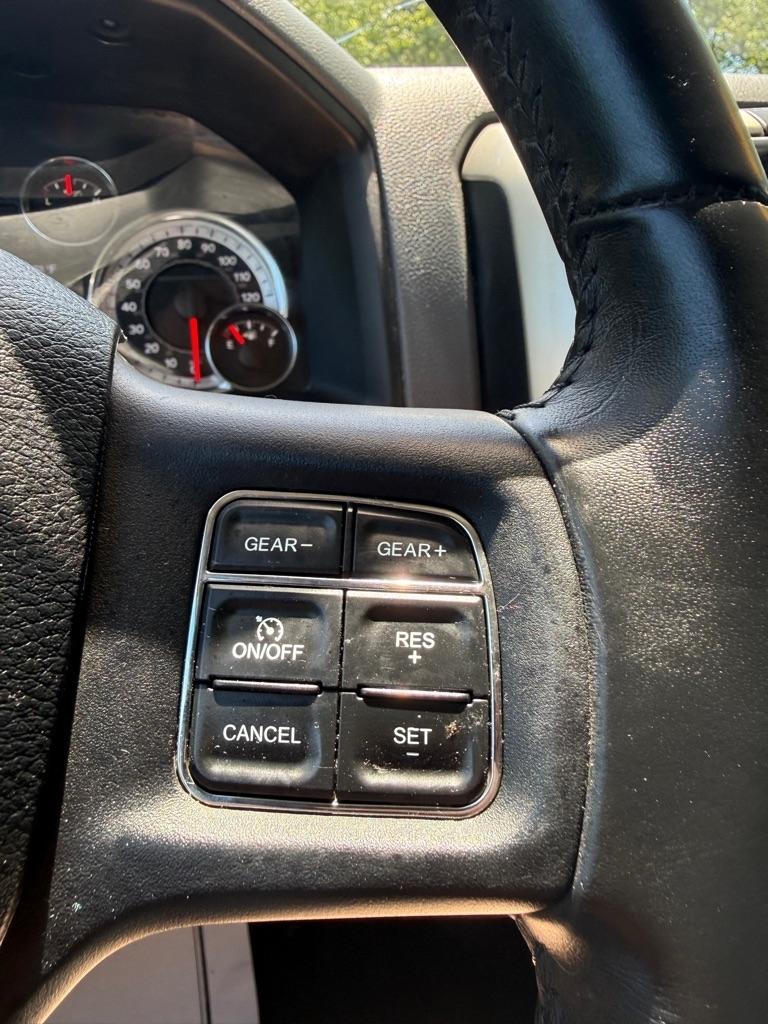 RAM 1500 SLT Crew Cab SWB 4WD 2016