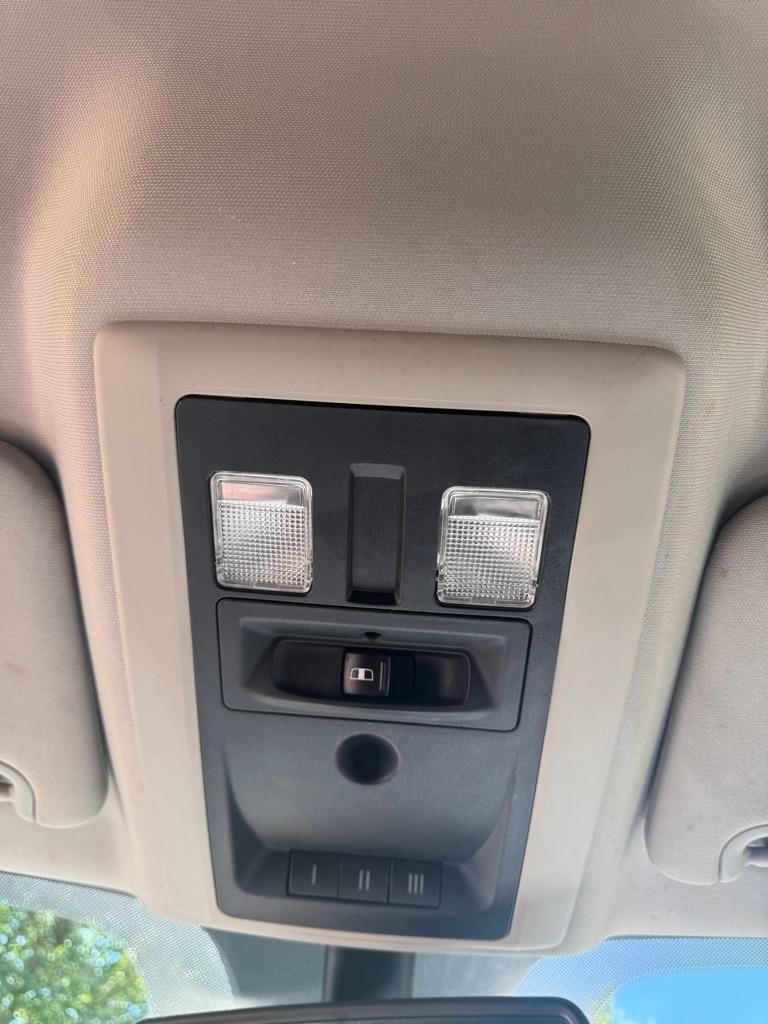 RAM 1500 SLT Crew Cab SWB 4WD 2016