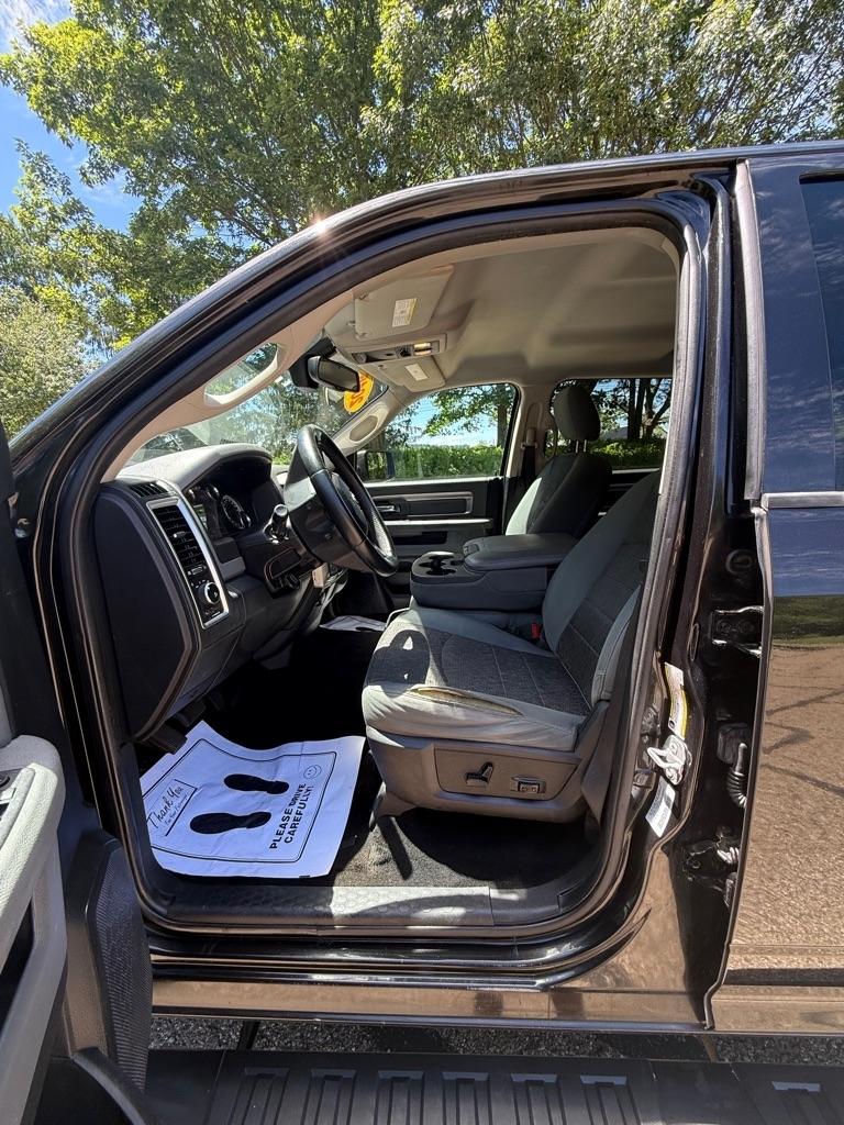 RAM 1500 SLT Crew Cab SWB 4WD 2016