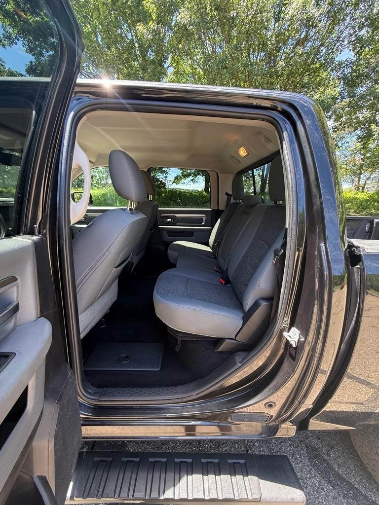 RAM 1500 SLT Crew Cab SWB 4WD 2016