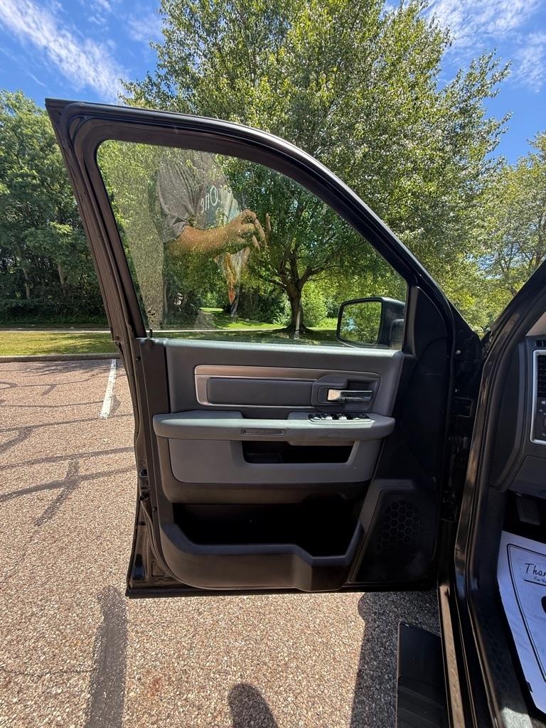RAM 1500 SLT Crew Cab SWB 4WD 2016