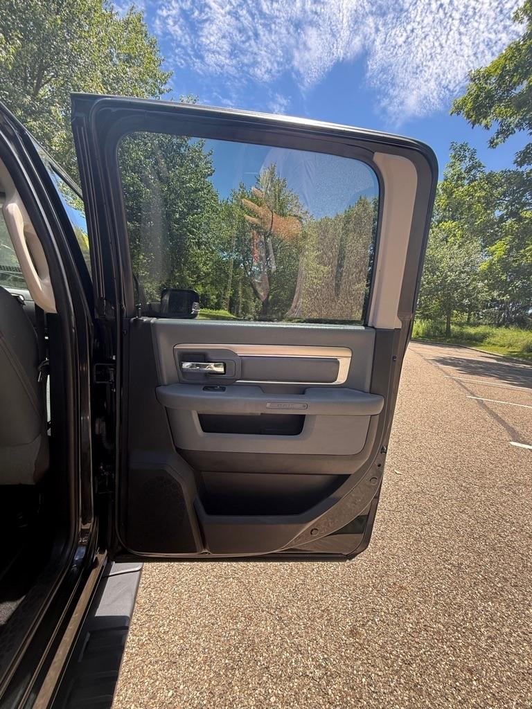 RAM 1500 SLT Crew Cab SWB 4WD 2016