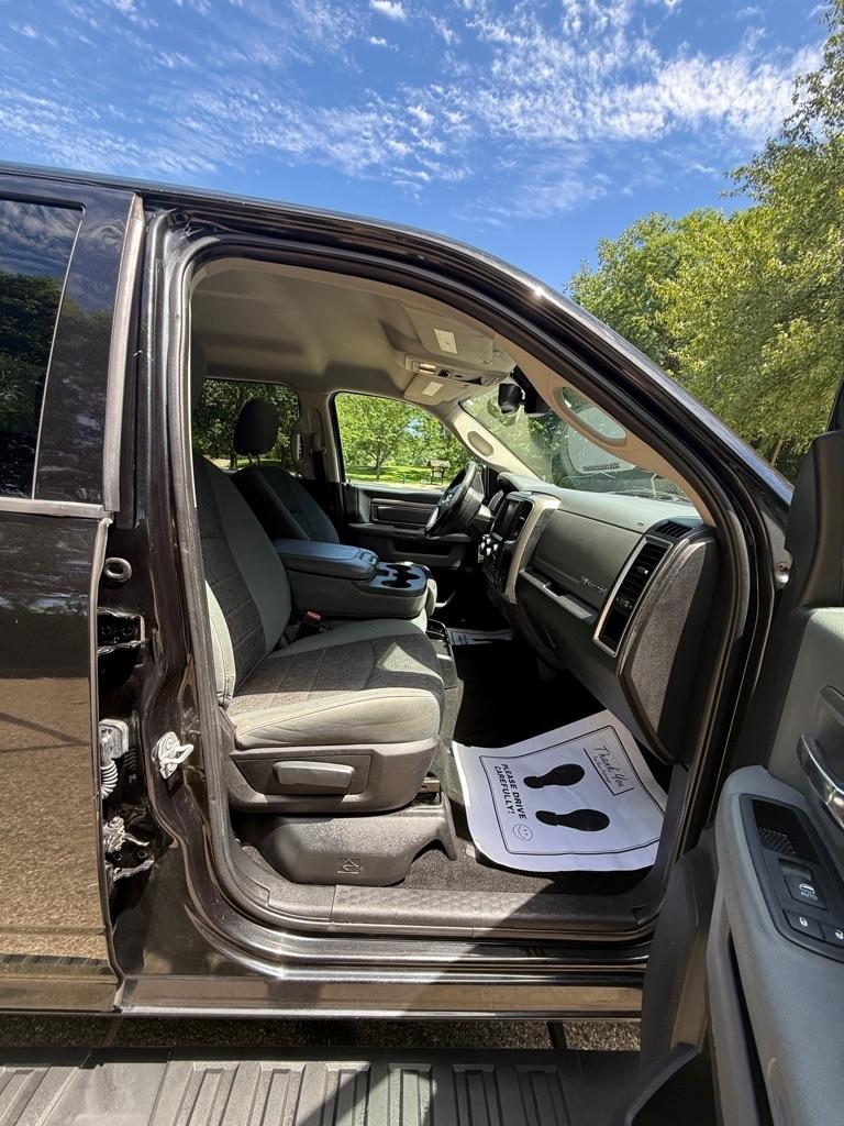 RAM 1500 SLT Crew Cab SWB 4WD 2016