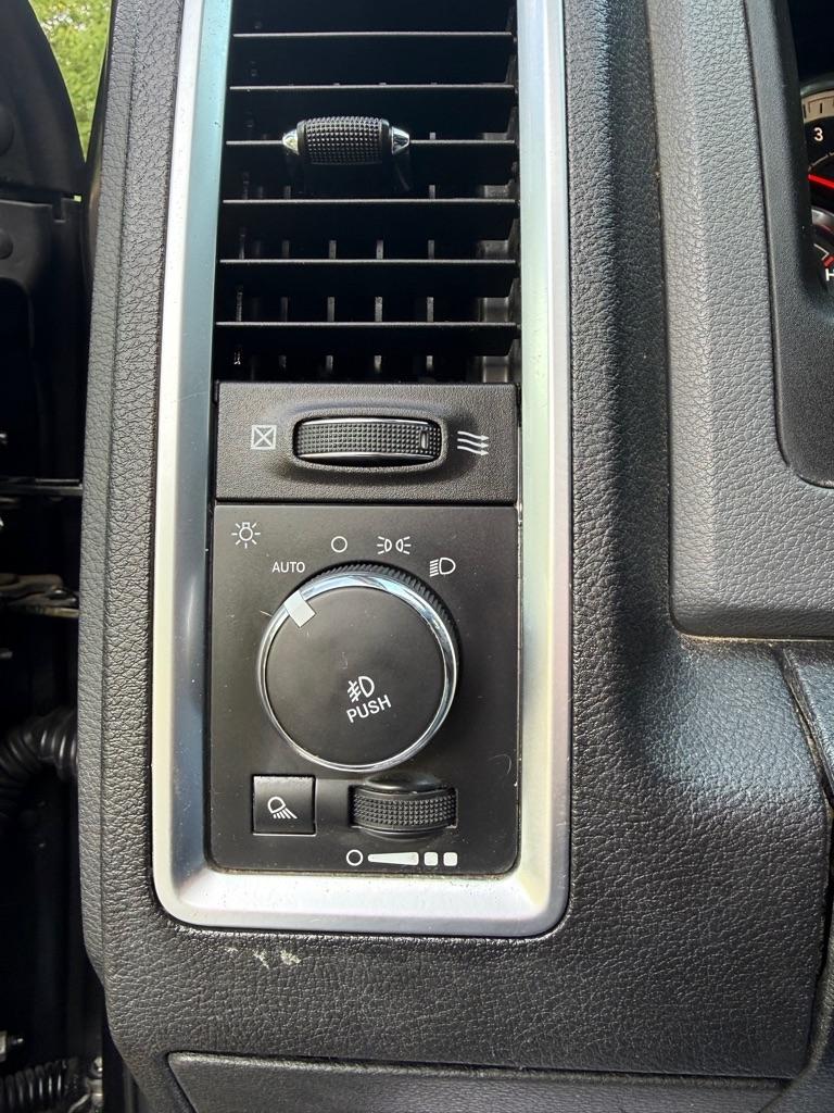 RAM 1500 SLT Crew Cab SWB 4WD 2017