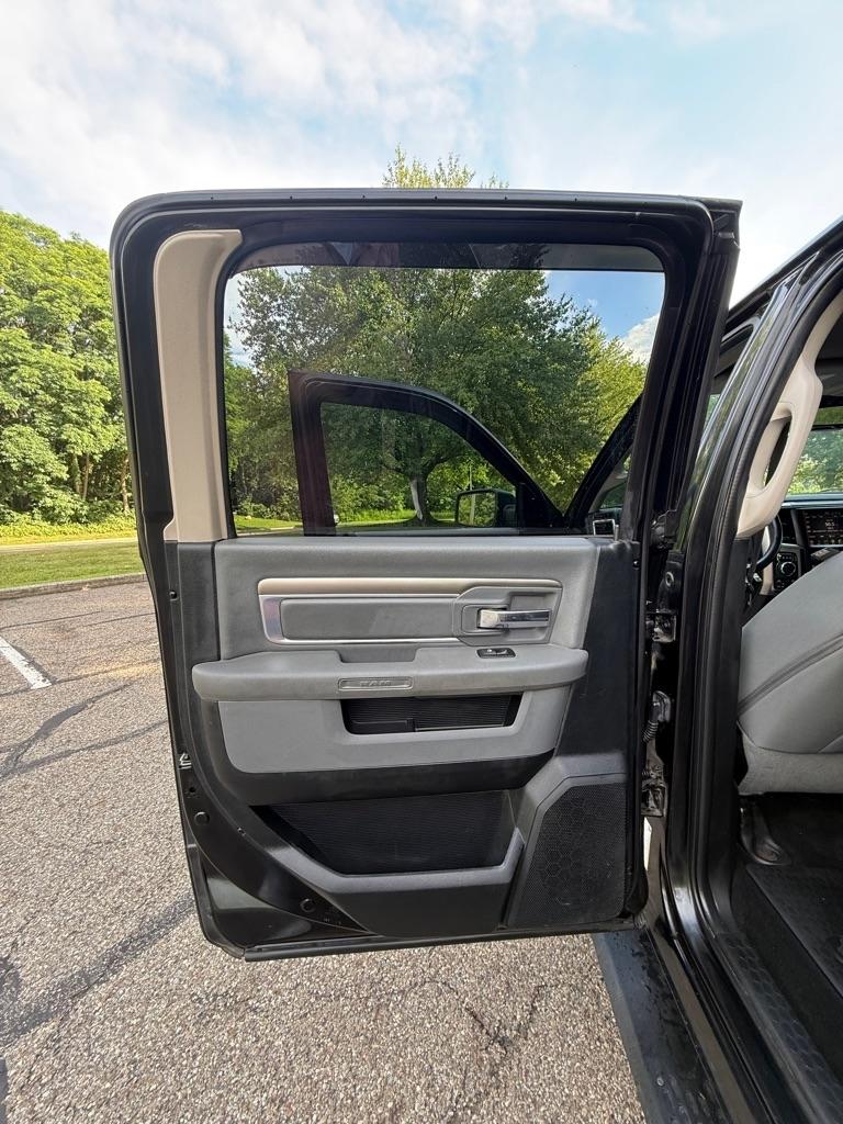 RAM 1500 SLT Crew Cab SWB 4WD 2017