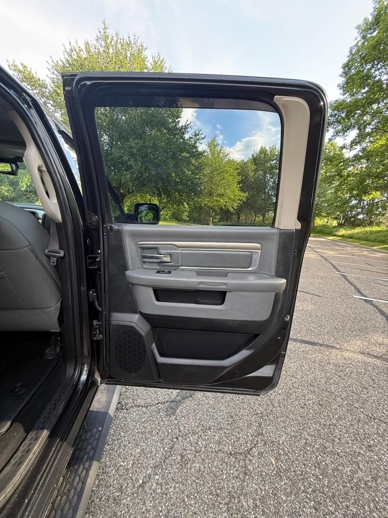 RAM 1500 SLT Crew Cab SWB 4WD 2017