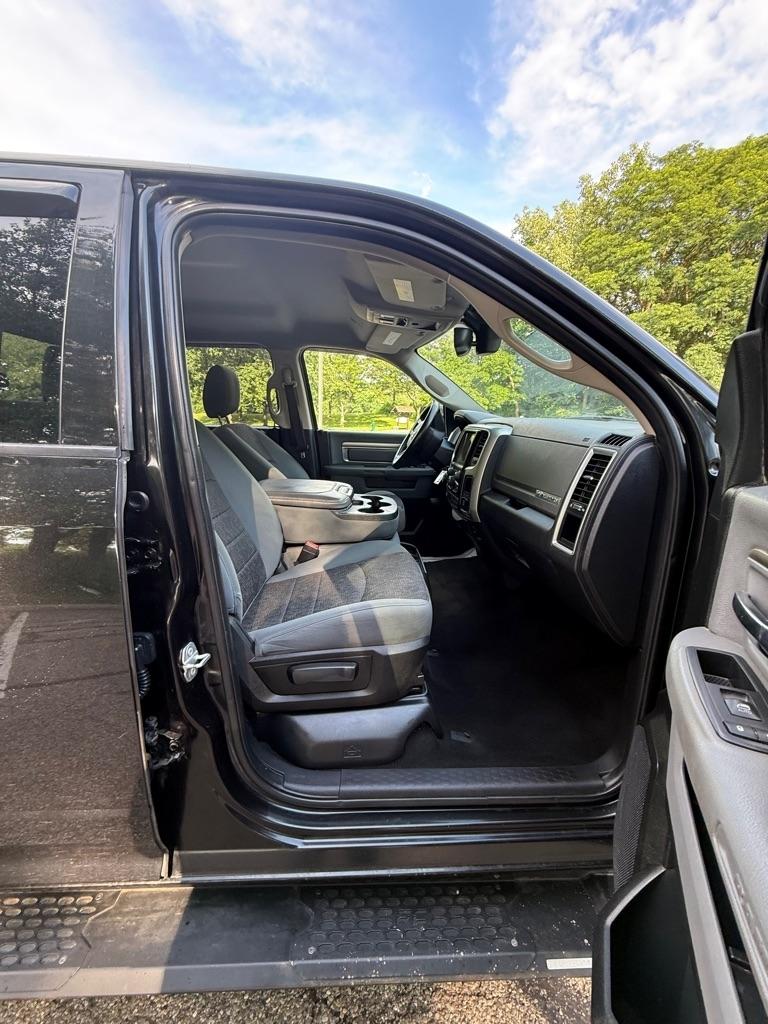 RAM 1500 SLT Crew Cab SWB 4WD 2017