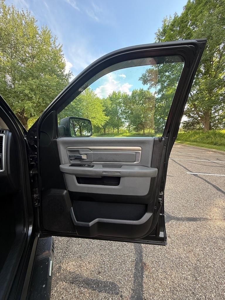 RAM 1500 SLT Crew Cab SWB 4WD 2017