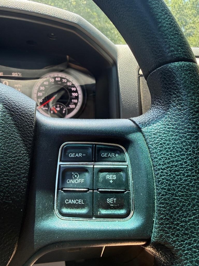 RAM 1500 SLT Crew Cab SWB 4WD 2017