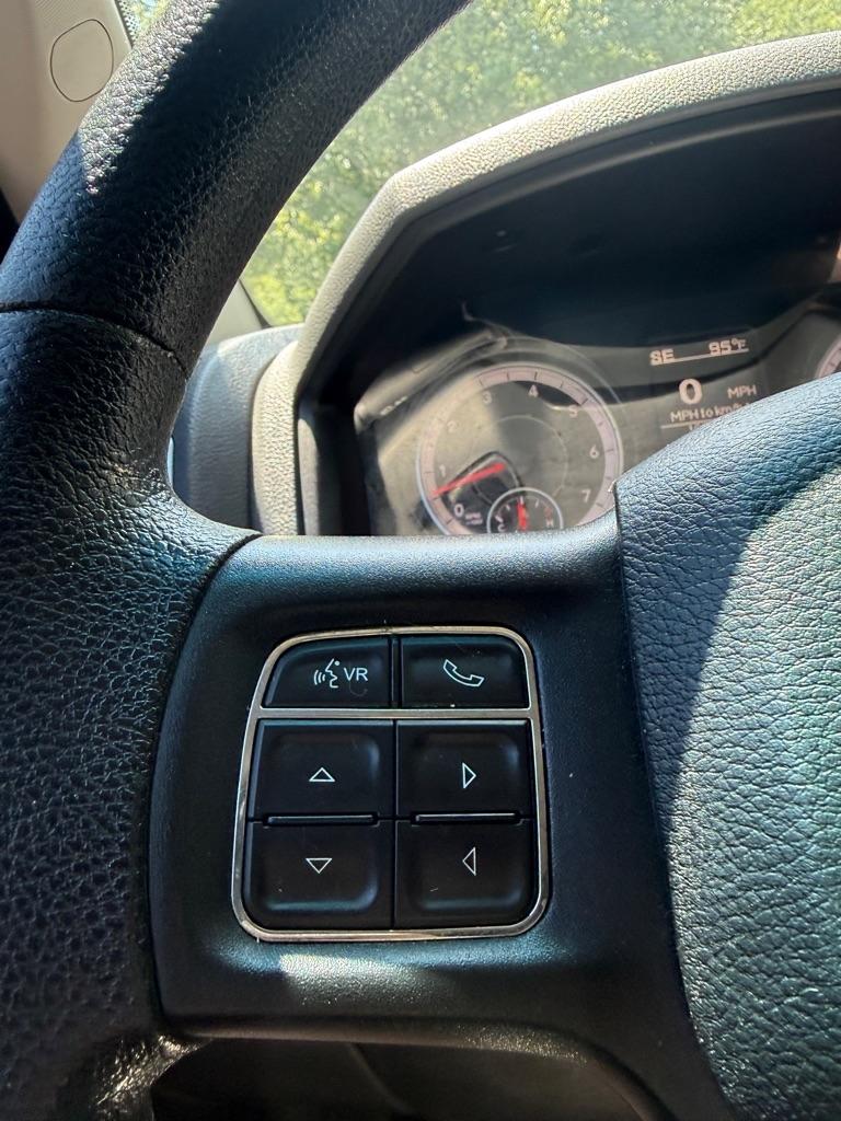 RAM 1500 SLT Crew Cab SWB 4WD 2017